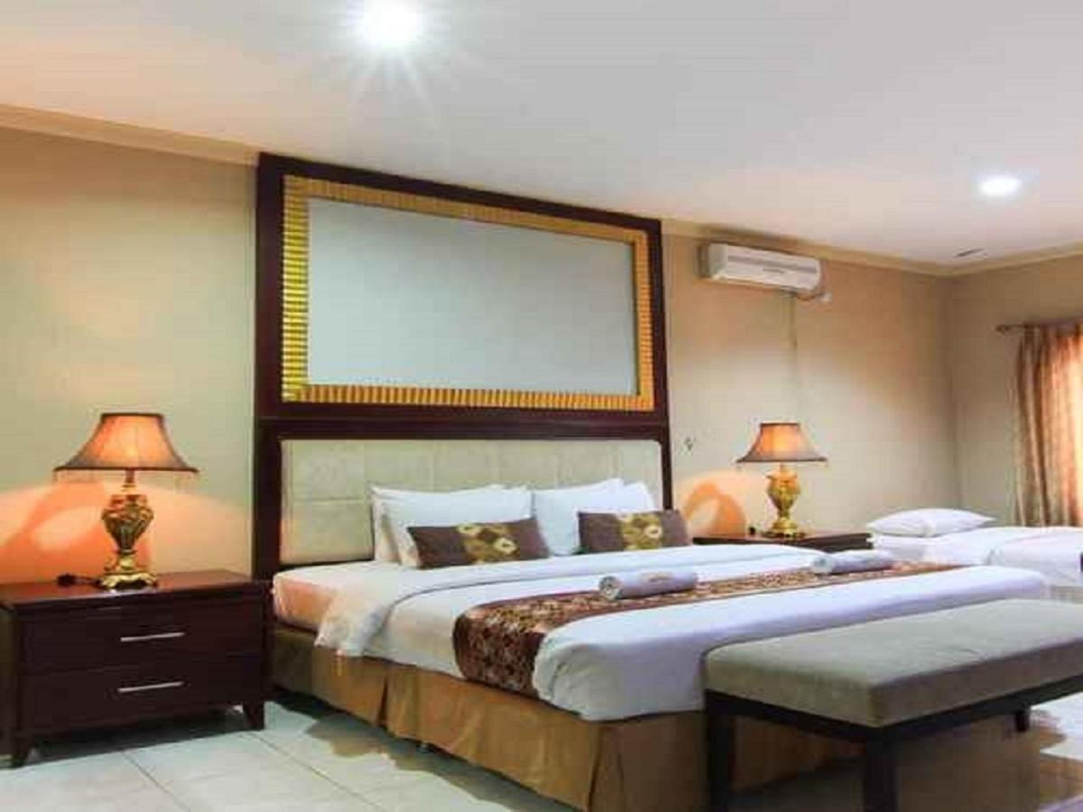 Hotel Signature Mandala Kencana チアンジュール エクステリア 写真